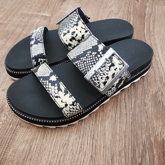 Sorel Boundless Snake Reptile Print Slip-on Platform Slide, Size 7 - Picture 6 of 10